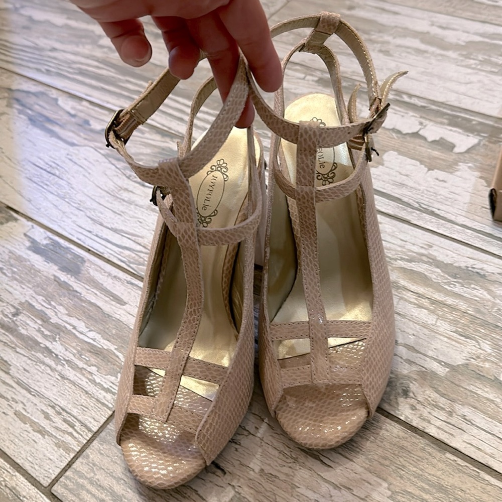 Joyfolie statement heels